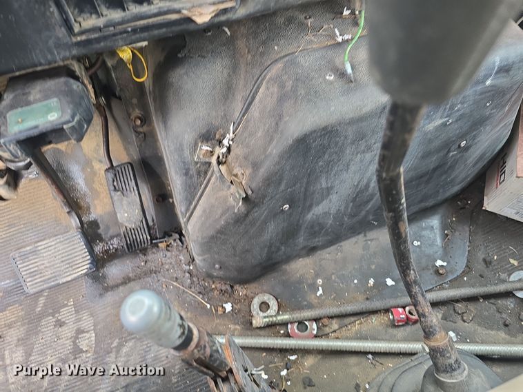 image for item LD9123 1997 International 4900  flatbed truck