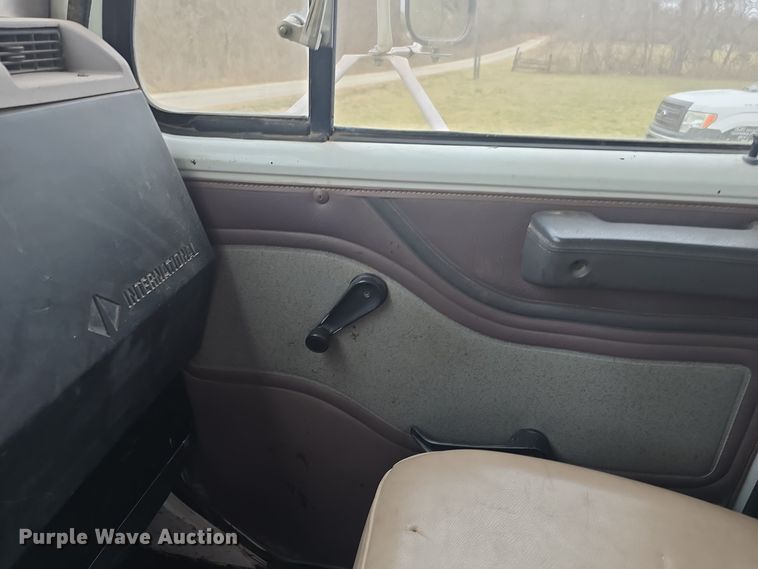 image for item LD9123 1997 International 4900  flatbed truck