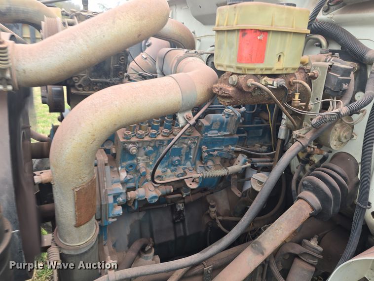 image for item LD9123 1997 International 4900  flatbed truck