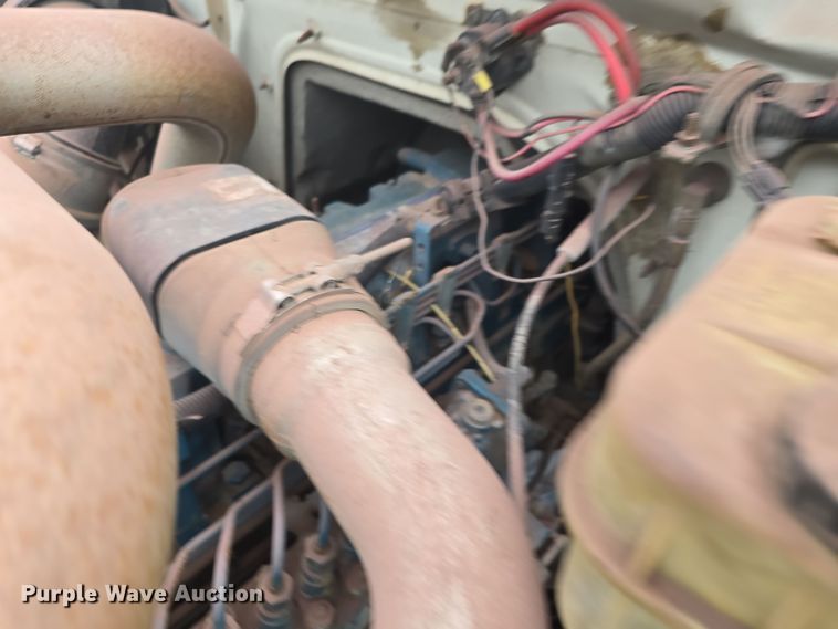 image for item LD9123 1997 International 4900  flatbed truck