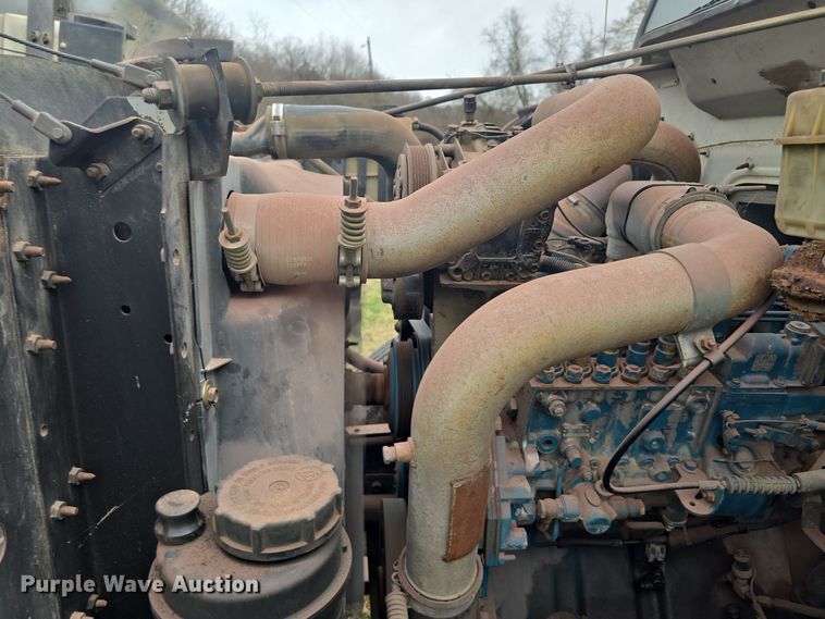 image for item LD9123 1997 International 4900  flatbed truck