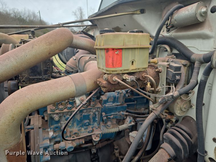 image for item LD9123 1997 International 4900  flatbed truck