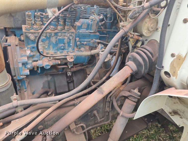 image for item LD9123 1997 International 4900  flatbed truck