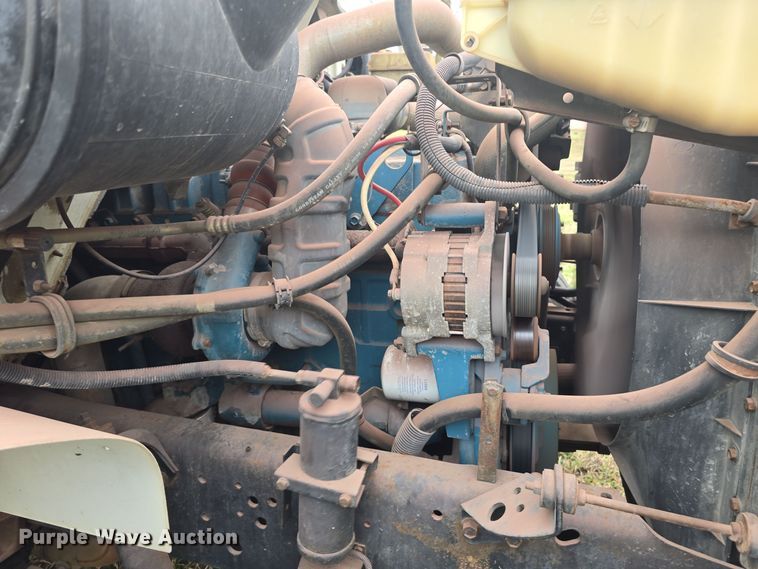 image for item LD9123 1997 International 4900  flatbed truck