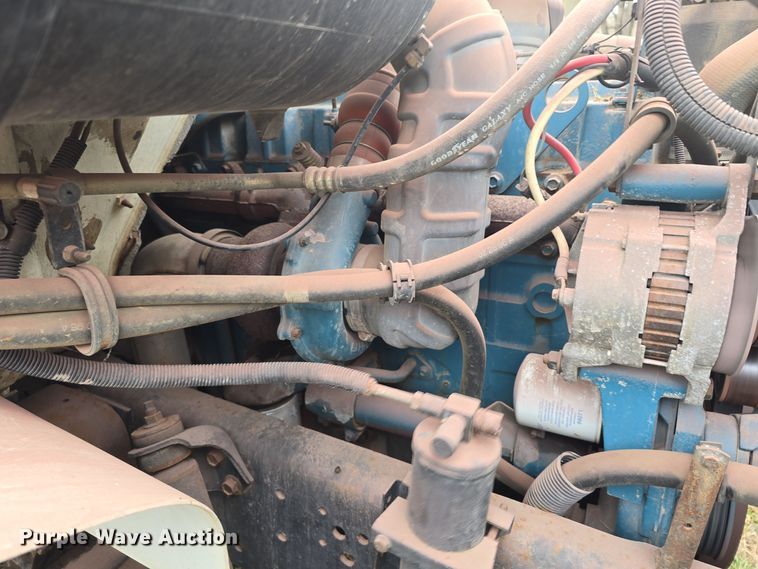 image for item LD9123 1997 International 4900  flatbed truck