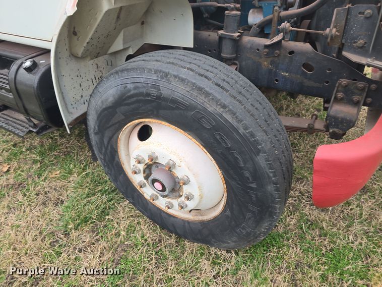 image for item LD9123 1997 International 4900  flatbed truck