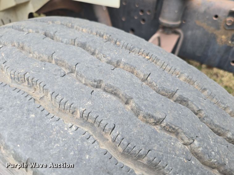 image for item LD9123 1997 International 4900  flatbed truck