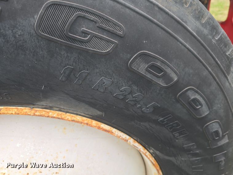 image for item LD9123 1997 International 4900  flatbed truck