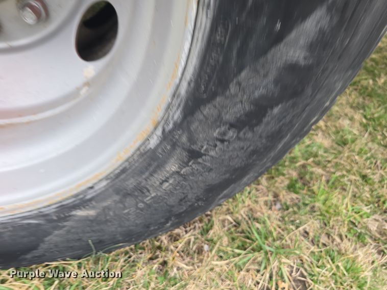 image for item LD9123 1997 International 4900  flatbed truck