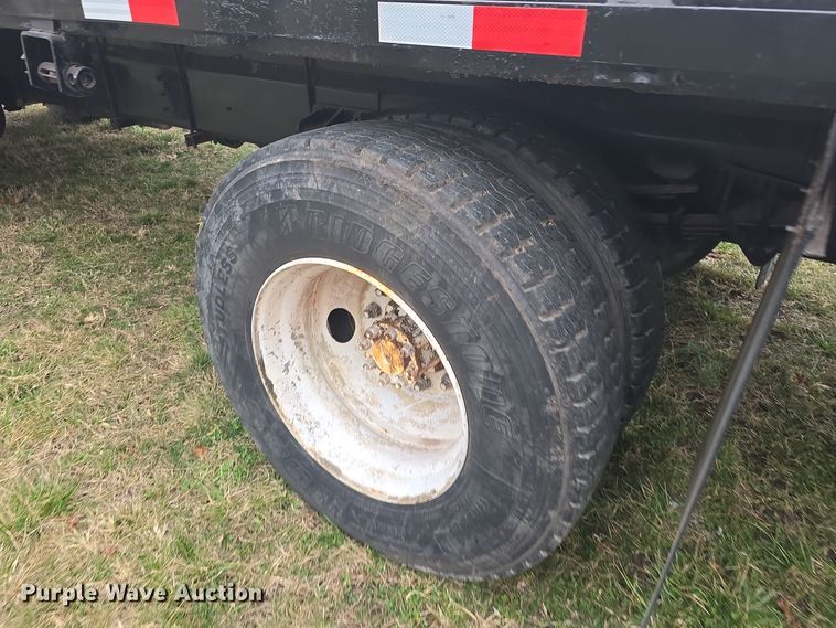 image for item LD9123 1997 International 4900  flatbed truck