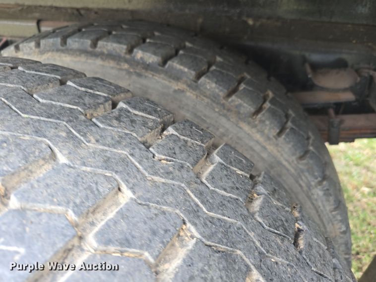 image for item LD9123 1997 International 4900  flatbed truck