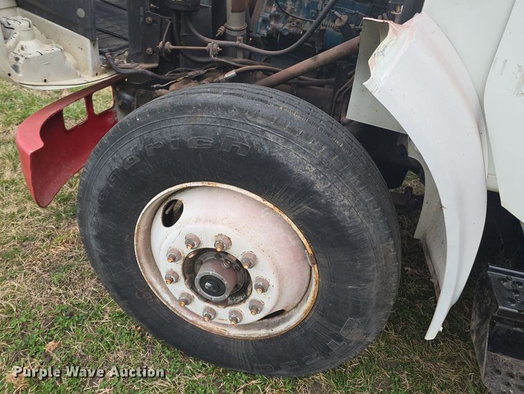 image for item LD9123 1997 International 4900  flatbed truck