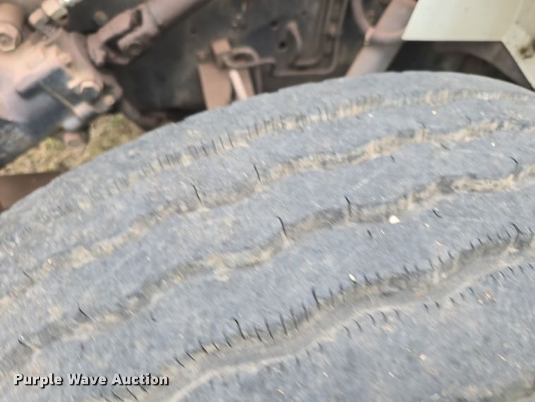 image for item LD9123 1997 International 4900  flatbed truck