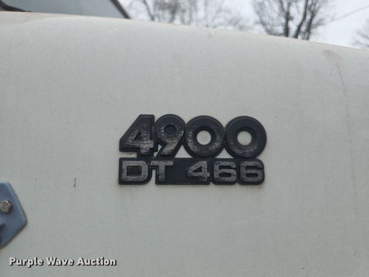 image for item LD9123 1997 International 4900  flatbed truck