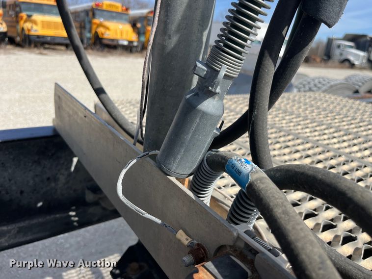 image for item LD9339 2010 Peterbilt 386 semi truck