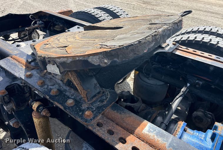 image for item LD9339 2010 Peterbilt 386 semi truck