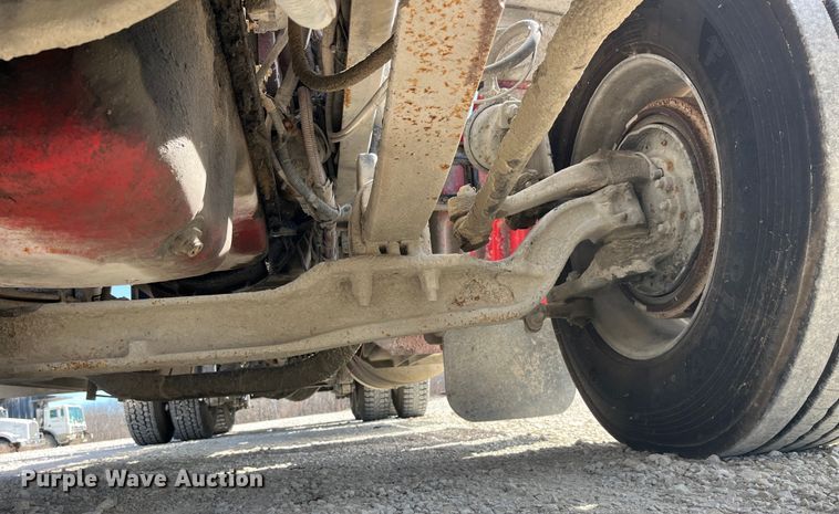 image for item LD9339 2010 Peterbilt 386 semi truck