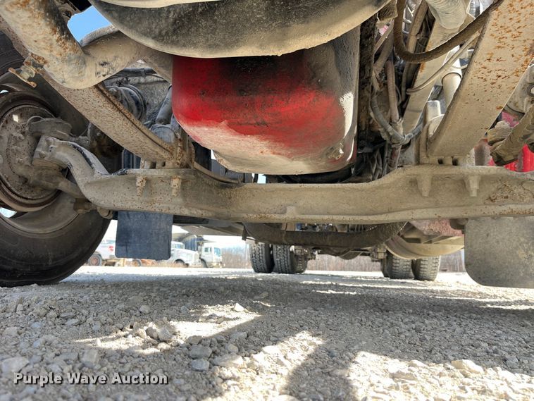 image for item LD9339 2010 Peterbilt 386 semi truck