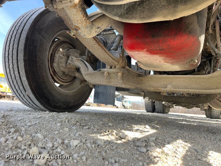 image for item LD9339 2010 Peterbilt 386 semi truck