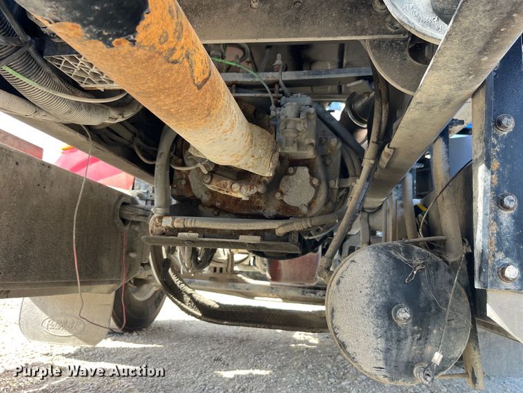 image for item LD9339 2010 Peterbilt 386 semi truck