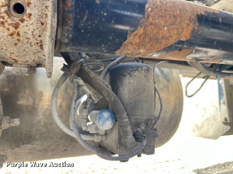 image for item LD9339 2010 Peterbilt 386 semi truck