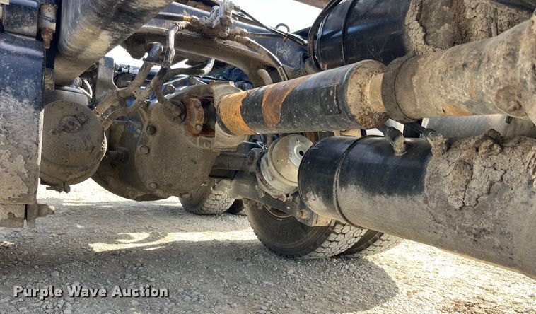 image for item LD9339 2010 Peterbilt 386 semi truck