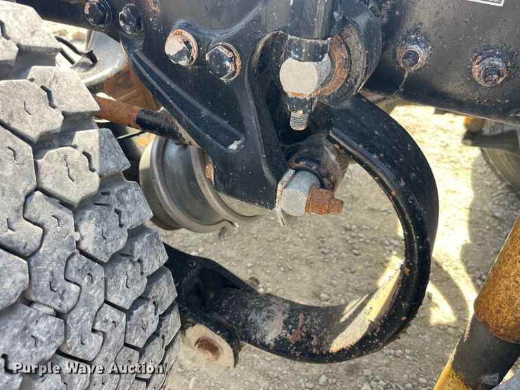 image for item LD9339 2010 Peterbilt 386 semi truck