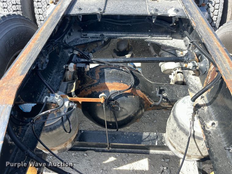 image for item LD9339 2010 Peterbilt 386 semi truck