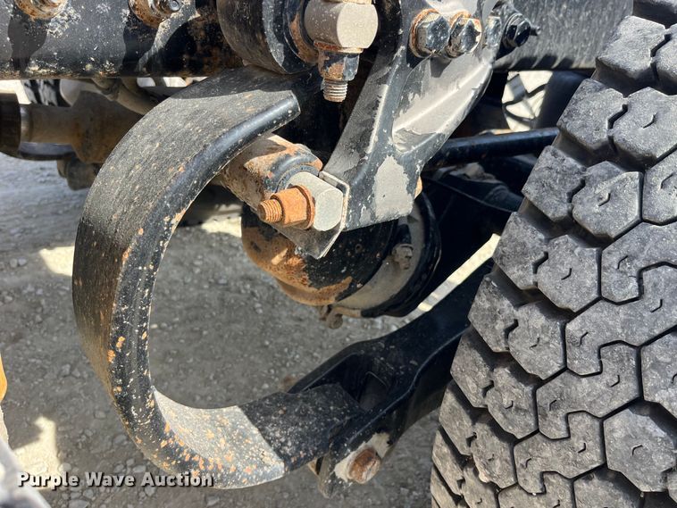 image for item LD9339 2010 Peterbilt 386 semi truck