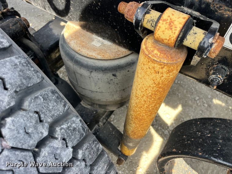 image for item LD9339 2010 Peterbilt 386 semi truck