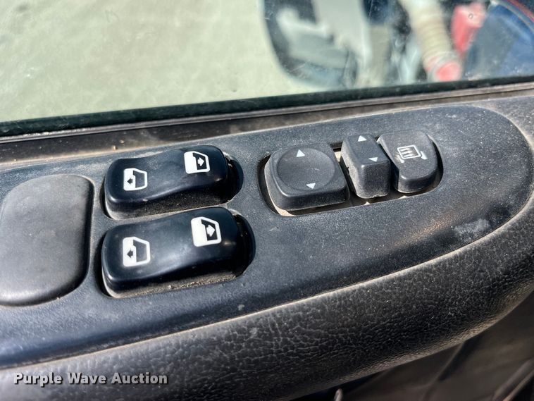 image for item LD9339 2010 Peterbilt 386 semi truck