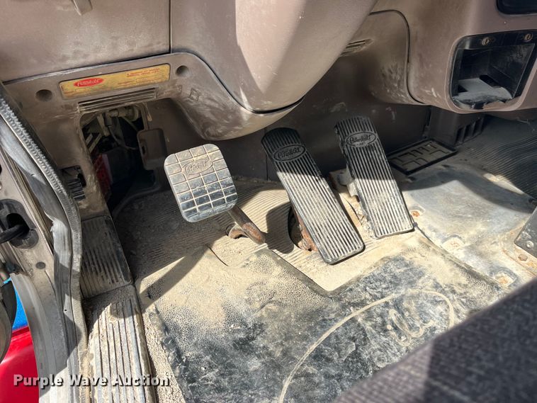 image for item LD9339 2010 Peterbilt 386 semi truck