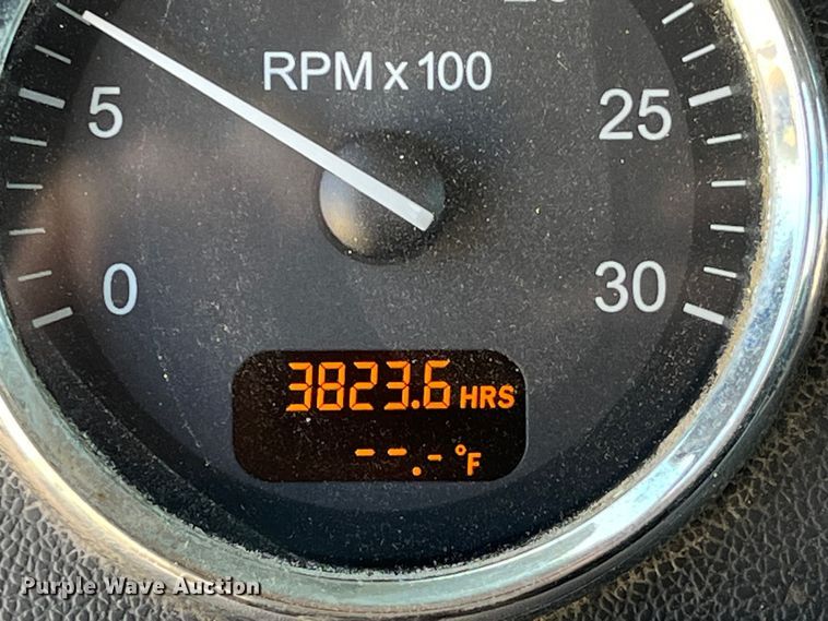 image for item LD9339 2010 Peterbilt 386 semi truck