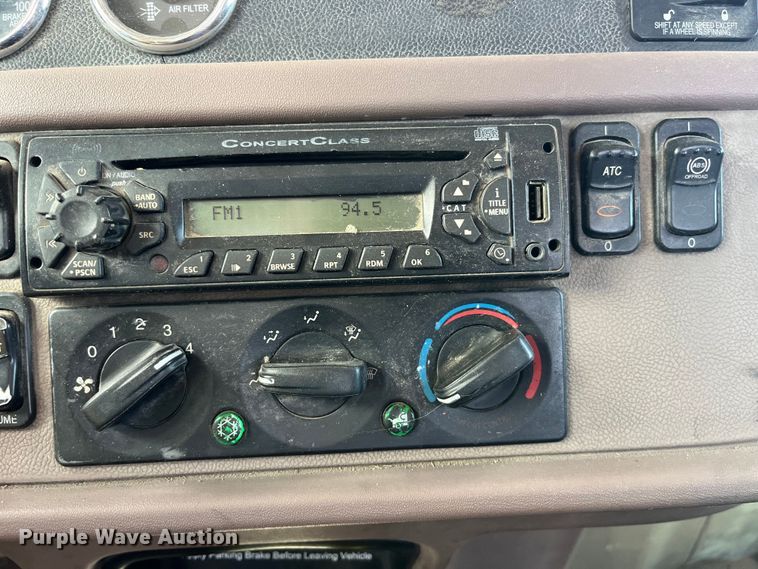 image for item LD9339 2010 Peterbilt 386 semi truck