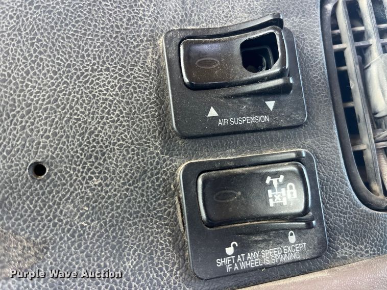 image for item LD9339 2010 Peterbilt 386 semi truck