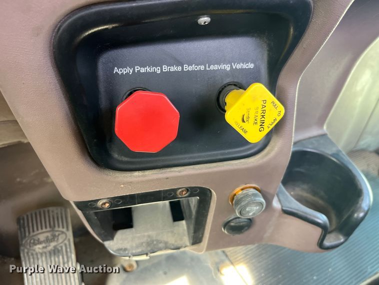 image for item LD9339 2010 Peterbilt 386 semi truck