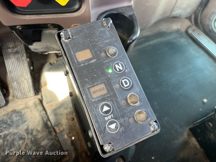 image for item LD9339 2010 Peterbilt 386 semi truck