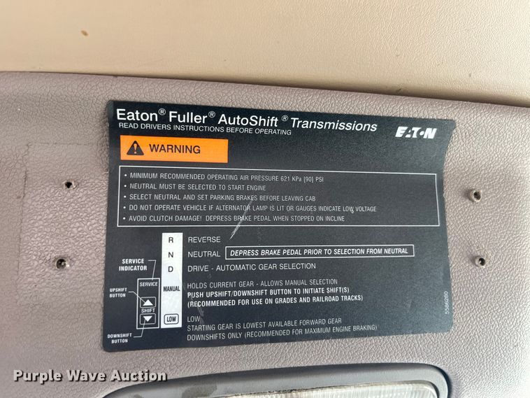 image for item LD9339 2010 Peterbilt 386 semi truck