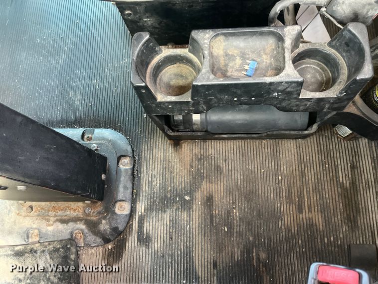 image for item LD9339 2010 Peterbilt 386 semi truck