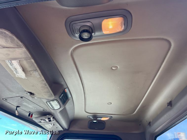 image for item LD9339 2010 Peterbilt 386 semi truck