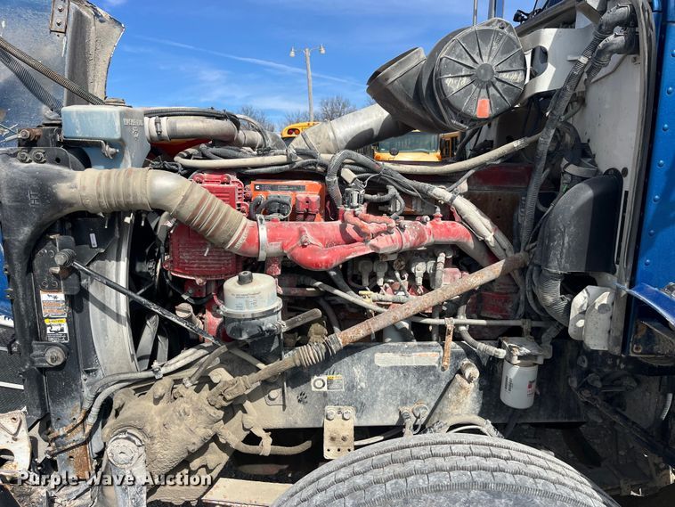 image for item LD9339 2010 Peterbilt 386 semi truck