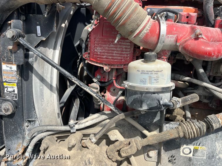 image for item LD9339 2010 Peterbilt 386 semi truck