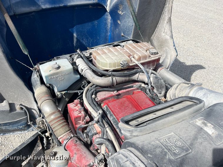 image for item LD9339 2010 Peterbilt 386 semi truck