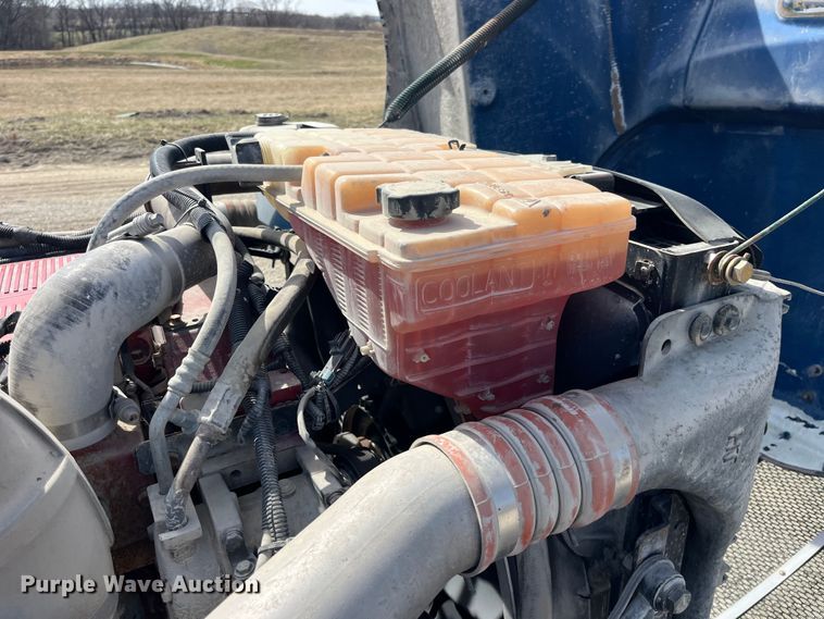 image for item LD9339 2010 Peterbilt 386 semi truck