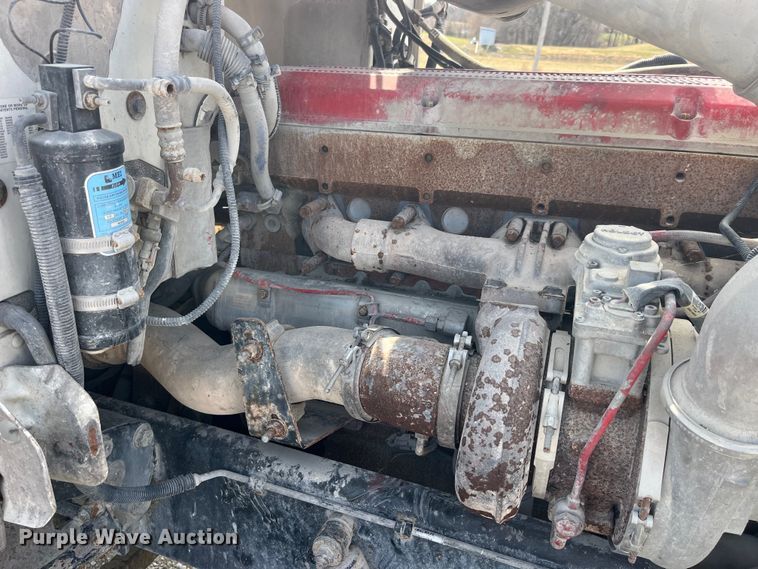 image for item LD9339 2010 Peterbilt 386 semi truck