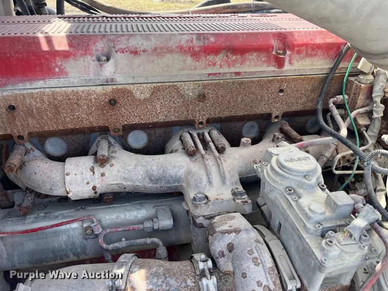 image for item LD9339 2010 Peterbilt 386 semi truck