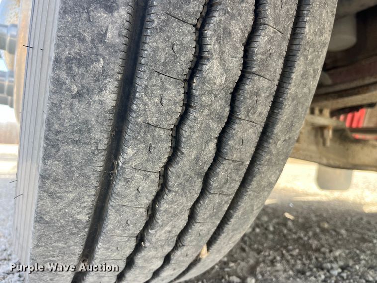 image for item LD9339 2010 Peterbilt 386 semi truck