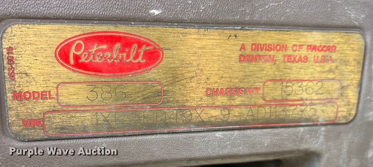 image for item LD9339 2010 Peterbilt 386 semi truck