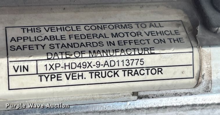 image for item LD9339 2010 Peterbilt 386 semi truck