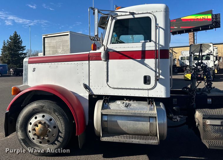 image for item LO9507 2005 Peterbilt  379 semi truck